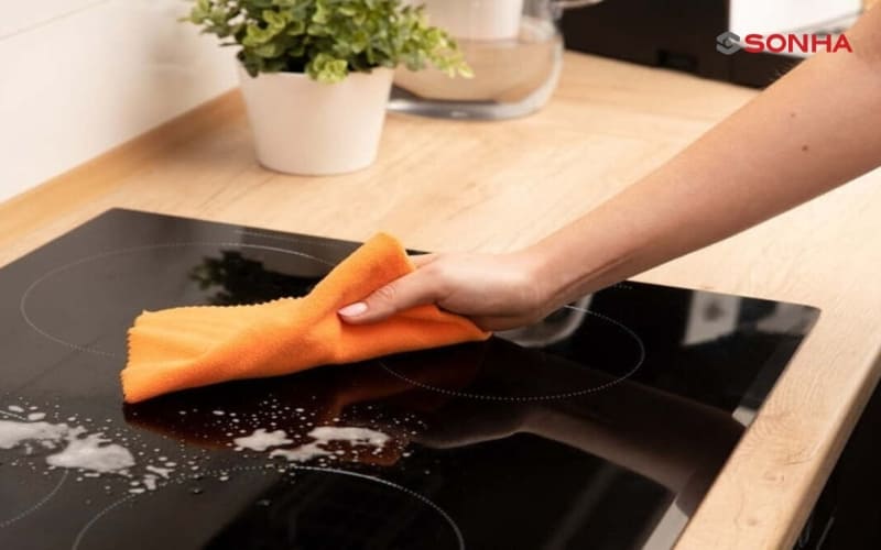 3 cách vệ sinh bề mặt bếp từ đơn hiệu quả nhất 2025